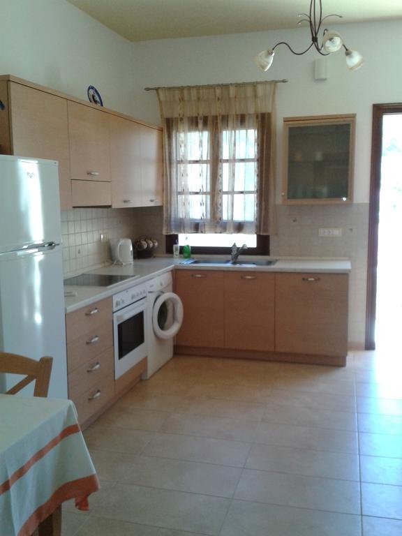 Maria'S Apartments Meyísti Екстериор снимка